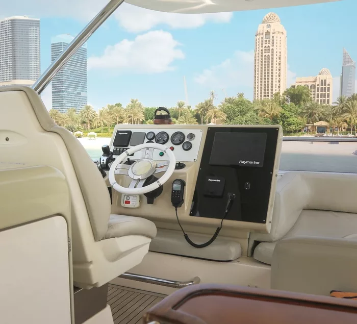 Yacht 64ft driving wheel