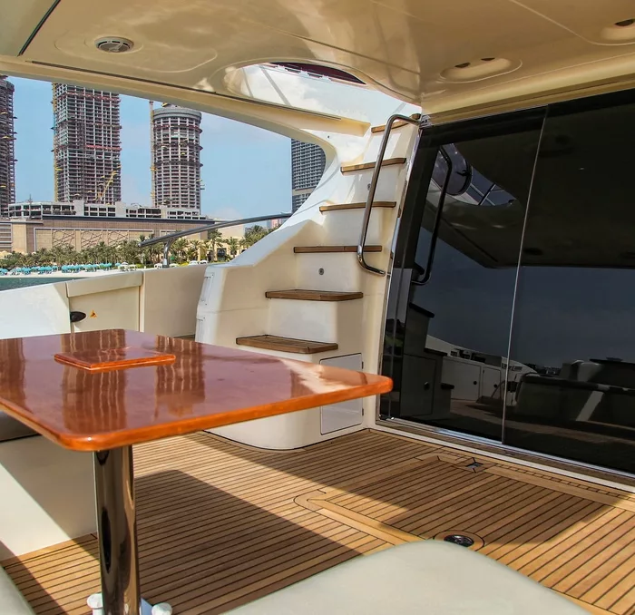 Yacht 64ft deck