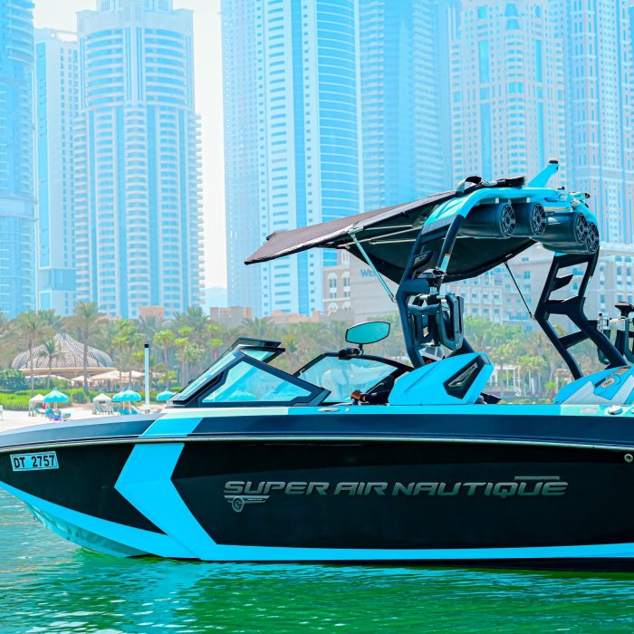 Sport Speed Boat Cruise in Dubai - Image 4