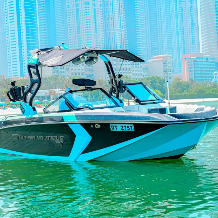 Sport Speed Boat Cruise in Dubai - Image 2