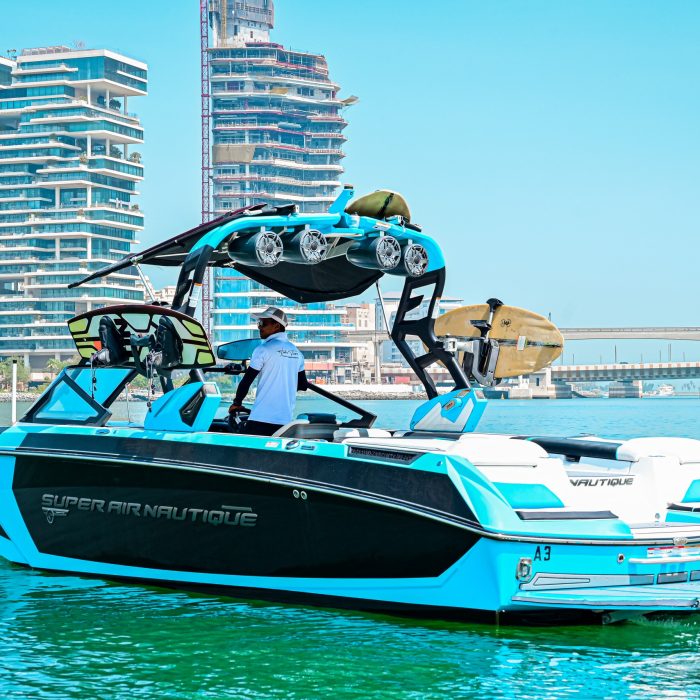 Sport Speed Boat Cruise in Dubai - Image 3